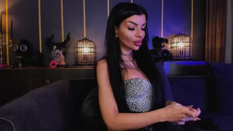 Snapshot of mistresselenia chatting on December 7, 4:53 pm Elenia online show from December 7, 4:53 pm