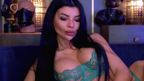 Elenia online show from March 6, 1:54 pm