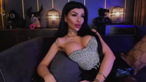 Snapshot of mistresselenia chatting on December 7, 1:46 pm Elenia online show from December 7, 1:46 pm