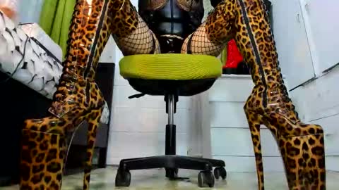 Tiffany online show from October 3, 5:27 am