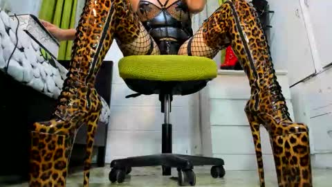 Tiffany online show from February 11, 12:31 pm