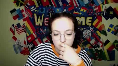 Snapshot of mistyrosee chatting on October 24, 1:34 pm Aria online show from October 24, 1:34 pm