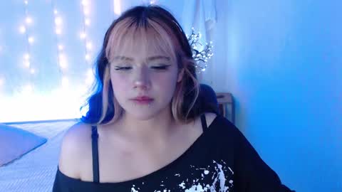 mixie_cute online show from December 4, 9:18 pm