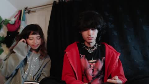 Naomi and Nekorii online show from April 5, 6:10 am