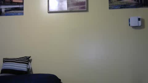 Snapshot of mmr45 chatting on February 18, 12:37 am mmr45 online show from February 18, 12:37 am