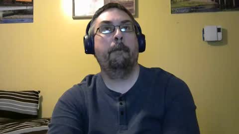 Snapshot of mmr45 chatting on October 29, 4:36 am mmr45 online show from October 29, 4:36 am