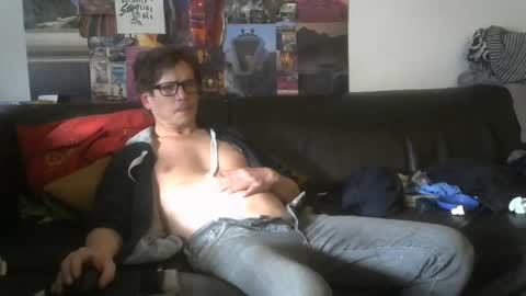 Snapshot of mojoflow39 chatting on December 5, 9:44 am Fr online show from December 5, 9:44 am