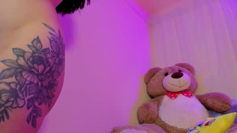 M o L l i E  online show from December 4, 10:31 pm