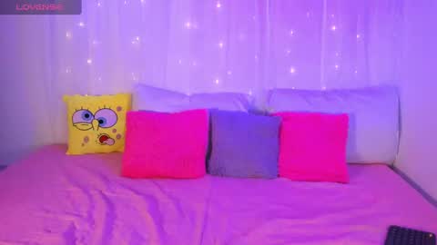 Snapshot of moll1e_ chatting on October 21, 10:02 pm M o L l i E online show from October 21, 10:02 pm