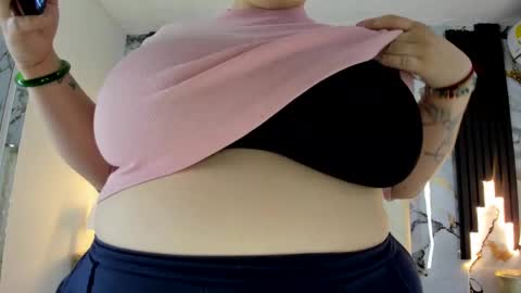 Snapshot of molliebue1 chatting on October 11, 12:43 pm Hey Guys Im Mollie online show from October 11, 12:43 pm