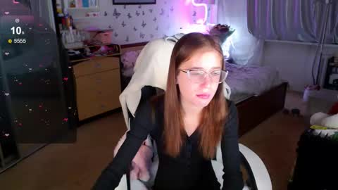 Molly Prvt is open online show from October 9, 6:41 am