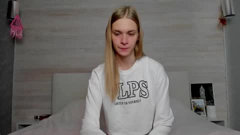 Molly Hunt online show from October 22, 4:15 am