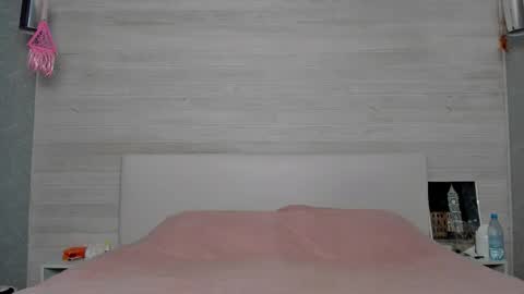 Molly Hunt online show from October 5, 3:15 am