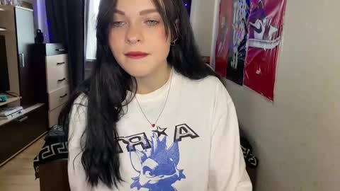 molly_kinkli online show from April 18, 8:38 am