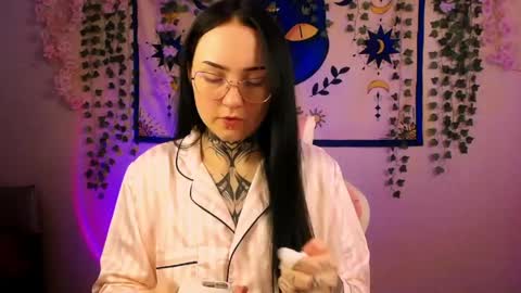 molly_kisss online show from May 7, 5:47 am