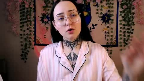 molly_kisss online show from May 13, 6:56 am