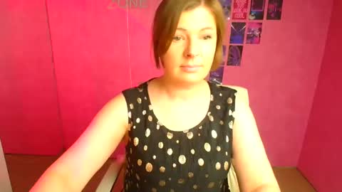 Molly online show from April 3, 12:01 pm