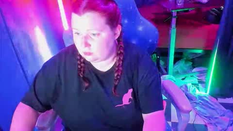 molly_moons online show from April 18, 1:07 am