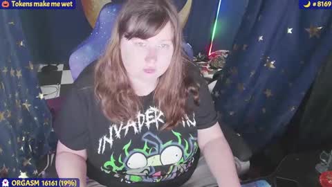 Snapshot of molly_moons chatting on October 26, 4:39 pm molly_moons online show from October 26, 4:39 pm