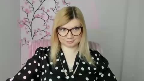 Molly online show from April 21, 11:28 am