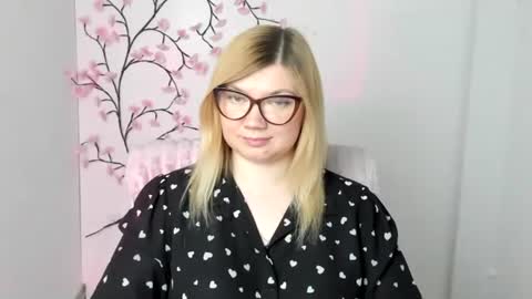 Molly online show from May 14, 4:16 pm