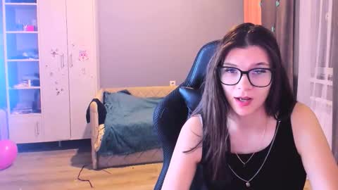  KIRA  online show from January 12, 1:12 am