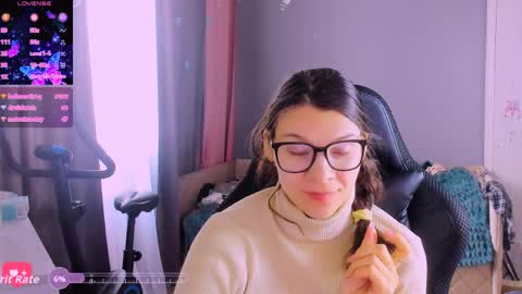  KIRA  online show from April 3, 2:40 am