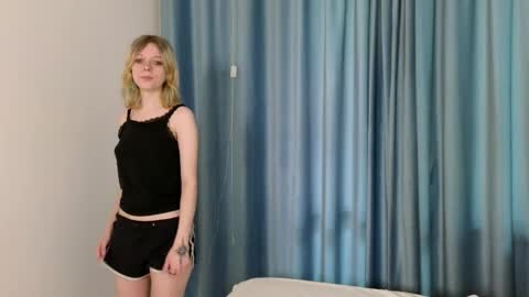 mollysally online show from April 24, 4:25 am
