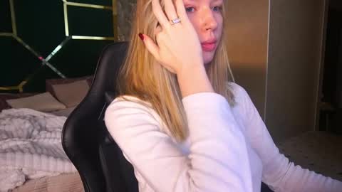 mollyymayy online show from May 7, 5:03 am