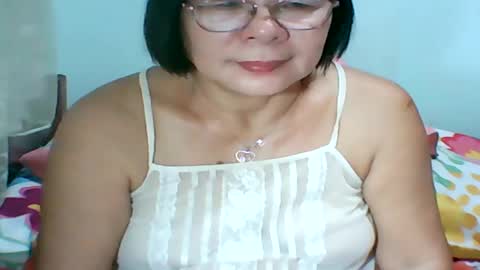 mombastic55 online show from June 17, 12:32 pm