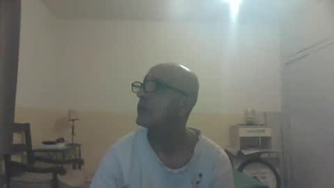 moment71200 online show from January 4, 7:02 pm