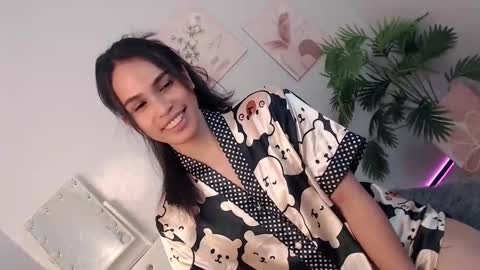 Snapshot of momi_khem019 chatting on October 23, 6:37 am MOMIKHEM online show from October 23, 6:37 am