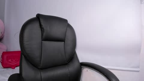 Momo  online show from April 18, 4:14 am