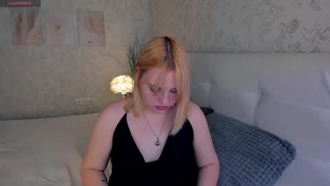 mon1ca_jones online show from November 18, 9:23 am