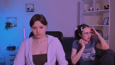 Mona  online show from November 9, 8:00 pm