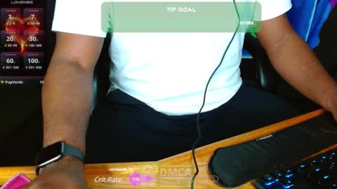 Snapshot of moneyshotxxx90 chatting on December 3, 6:32 am MoneyshotXXX online show from December 3, 6:32 am