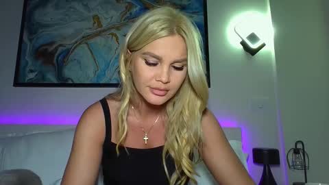 Snapshot of moni_ chatting on February 7, 3:45 am Monica online show from February 7, 3:45 am