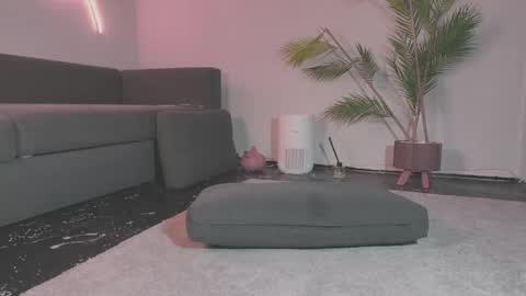 Monica online show from May 4, 5:25 am