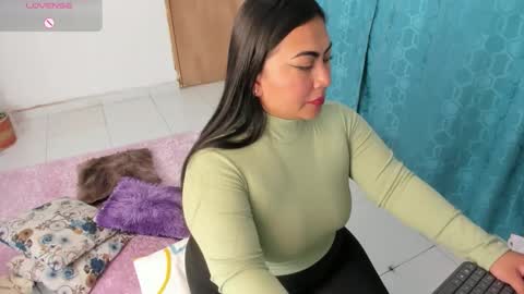 monikk__harrison online show from January 5, 5:49 pm