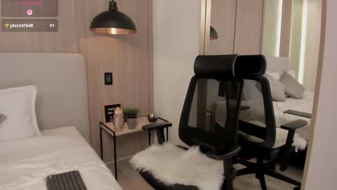 Monique  online show from October 17, 11:31 pm