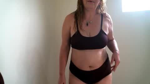 monserratsweet6 online show from September 24, 9:43 pm