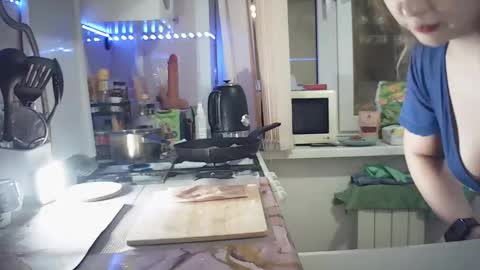 moodiemira online show from February 13, 5:38 pm