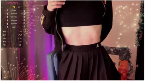 Snapshot of moon__girl chatting on December 13, 8:14 pm Roxy online show from December 13, 8:14 pm