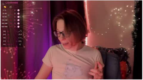 Snapshot of moon__girl chatting on December 19, 8:13 pm Roxy online show from December 19, 8:13 pm