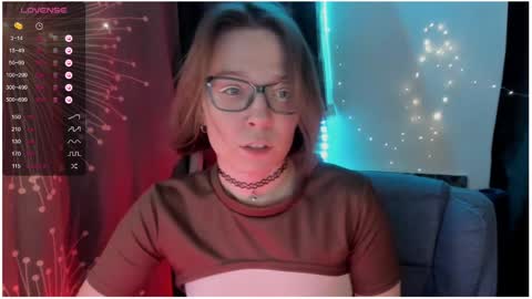 Snapshot of moon__girl chatting on February 1, 8:26 pm Roxy online show from February 1, 8:26 pm