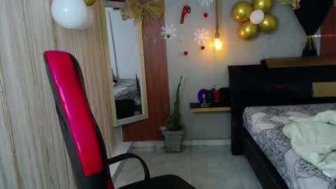 moon_and_fire_ online show from November 10, 6:10 pm