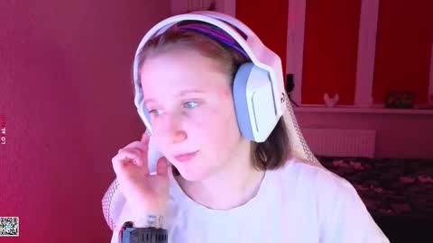 Lola online show from September 23, 5:30 pm