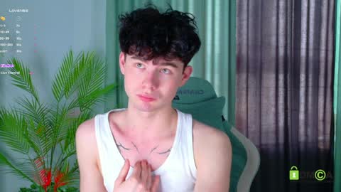 moon_gloww online show from April 1, 2:23 am