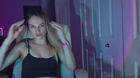 moon_light_girl online show from July 6, 1:13 am