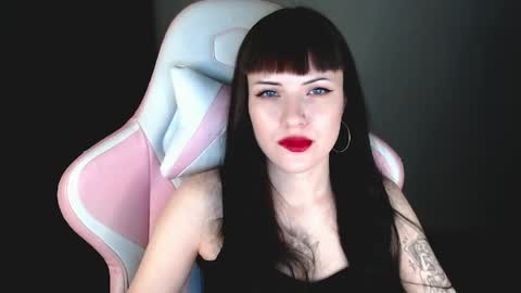  sophie  online show from April 19, 6:10 pm